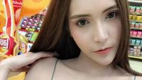 Foto: Sosok Model Seksi yang Viral karena Pacaran dengan Tukang Ojek