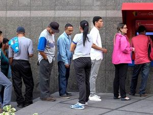 Mata Uang Bolivar Baru Diluncurkan, Venezuela Lumpuh