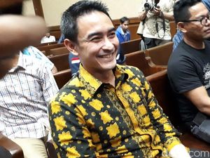 Siasat Zumi Zola: Lantik Orang Kepercayaan Loyal, Royal, dan Total Siasat Zumi Zola: Lantik Orang Kepercayaan Loyal, Royal, dan Total
