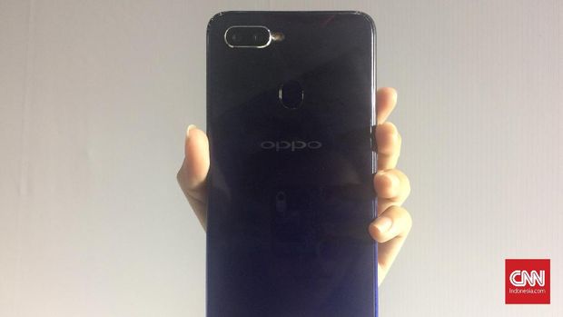 Oppo F9 dengan Kelir Khas Matahari Terbit Hingga Langit Malam