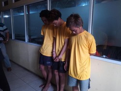 Jual PSK di Bawah Umur Via Bee Talk, 3 ABG Ditangkap Polisi