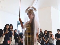 Memahami Persamaan dan Keberagaman di Karya-karya Arahmaiani