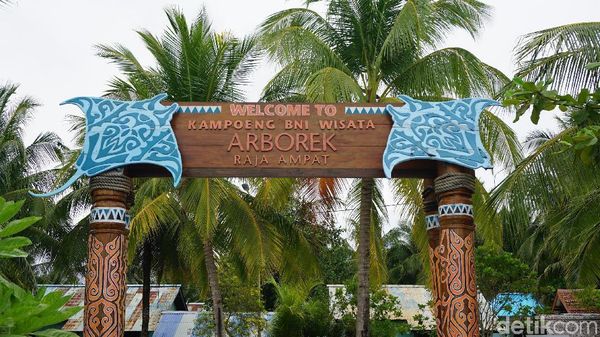 Potret Kampung Arborek yang Jadi Surga Penyelam Dunia