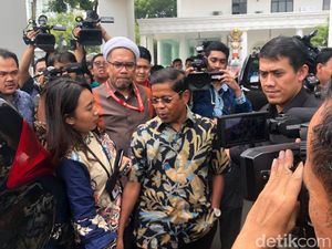 Idrus Tinggalkan Istana Tanpa Pin Menteri dan Mobil Dinas