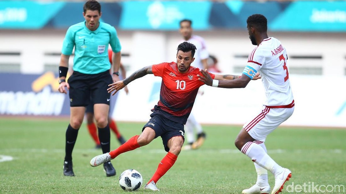 Timnas Indonesia berimbang 2-2 kontra UEA di waktu normal. (Foto: Grandyos Zafna Manase/detikSport)