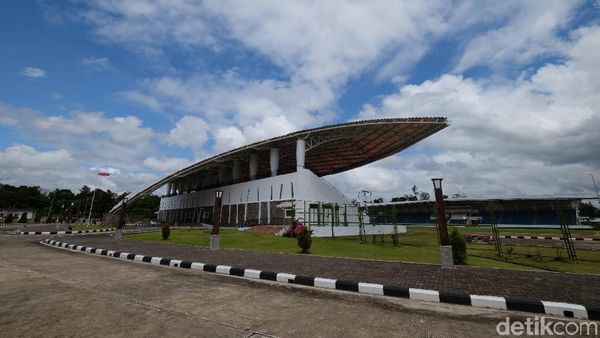 Kompleks Olahraga Rp 480 Miliar yang Membetot Mata di Timika
