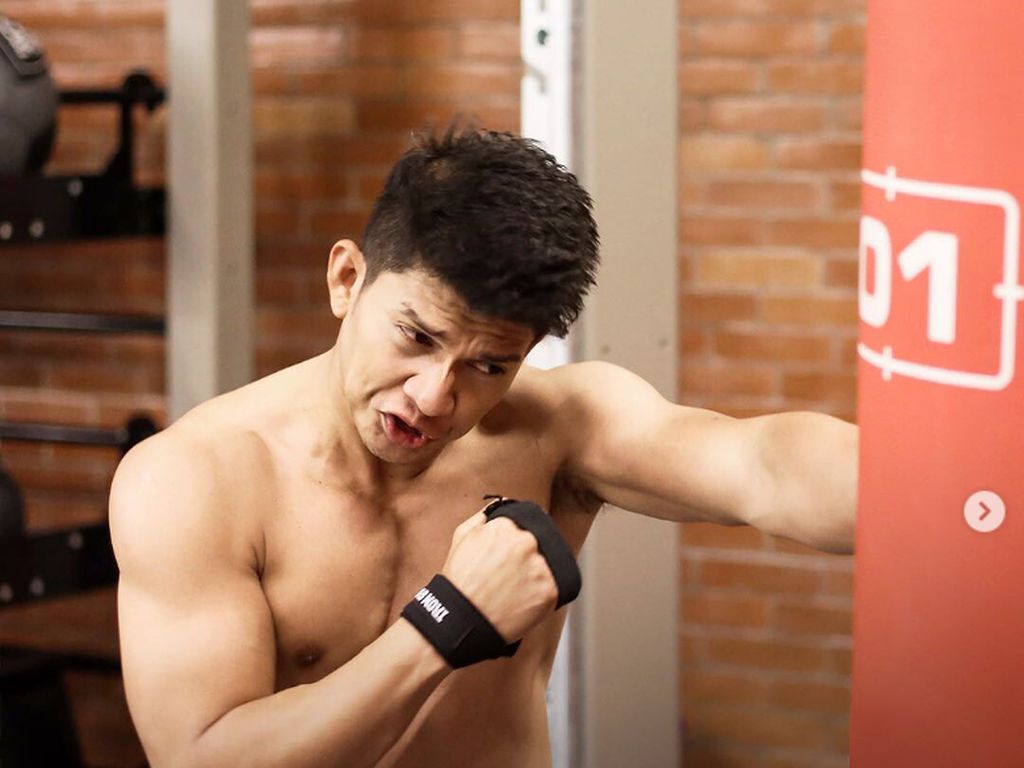 Bleaching Rambut, Iko Uwais sampai Masuk Rumah Sakit Bleaching Rambut, Iko Uwais sampai Masuk Rumah Sakit