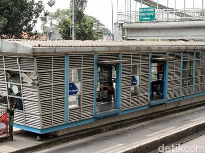 Imbas Tawuran Antar Warga, Halte Pasar Rumput Rusak