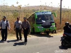 Bus Masuk Parit di Bojonegoro, Satu Penumpang Tewas
