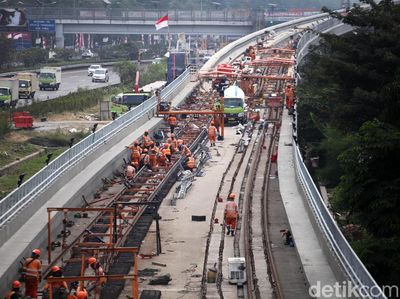 Rel LRT Jabodebek Dipasang, Ini Lho Penampakannya