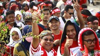 Suporter timnas Indonesia datang secara bergelombang sejak siang tadi.