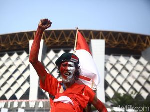 Suporter Timnas Indonesia Mulai Merahkan Stadion Wibawa Mukti
