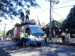Polisi Olah TKP Pemobil Sengaja Tabrak Pemotor hingga Tewas di Solo