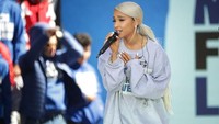Gaya Oversized Ariana Grande Pernah Booming, Ternyata untuk Tutupi Luka Mental