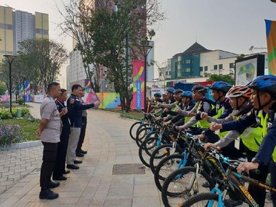 Melihat Polisi Berpatroli Naik Sepeda di Wisma Atlet Asian Games