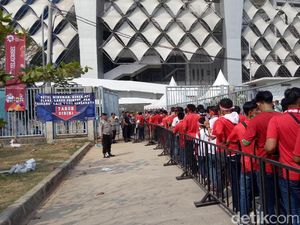 Indonesia vs UEA: Antrean Penonton Menumpuk, Jalur Masuk Polisi Dibuka