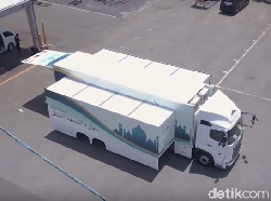 Masjid Berjalan Seperti Transformers Bikin Bingung Polisi