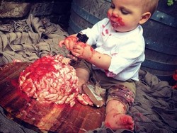 Seram! Wanita Ini Buat Kue Persis Otak Manusia untuk Anaknya