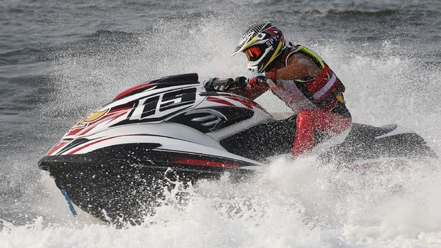 Aero Sutan Aswar meraih medali perak cabor jetski nomor runabout limited.