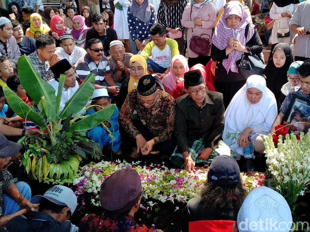 Mahasiswi yang Tewas Tenggelam di Jerman Dimakamkan, Selamat Jalan Shinta Mahasiswi yang Tewas Tenggelam di Jerman Dimakamkan, Selamat Jalan Shinta