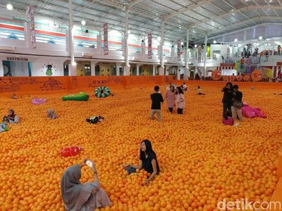 Foto: Liburan ke Bandung, Ada Kolam Sejuta Bola