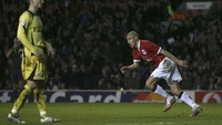 Henrik Larsson menjalani masa singkat yang manis di Manchester United. Dipinjam dari Helsingborg pada 2006/2007, dia mencetak tiga gol. (Foto: Clive Brunskill/Getty Images)