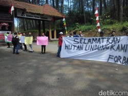 Demonstran Sambut Kedatangan Menpar di Orchid Forest Lembang