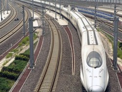 Kereta Cepat dan Jerat Utang yang Membayangi China