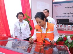 Rini Resmikan Gardu Induk dan Kabel 150 kV Pertama di Papua