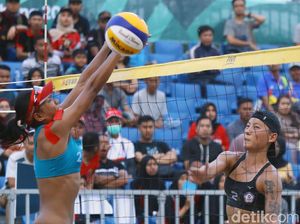 Menteri Basuki Ngebet Motret Voli Pantai Asian Games 2018