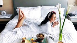 Intip Manisnya Model Maria Rahajeng Saat Kulineran di Maldives hingga Jepang