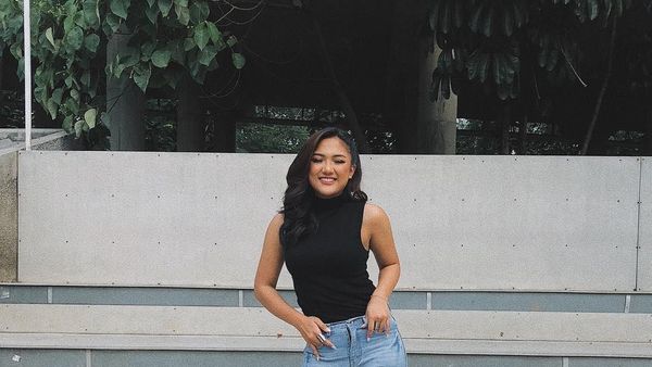 Lagi-lagi Marion Jola Kenakan Baju Transparan