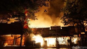 Penampakan Kobaran Api yang Hanguskan Pasar Pon Trenggalek