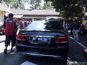 Adegan Rekonstruksi Iwan Adranacus Sengaja Tabrak Mati Pemotor