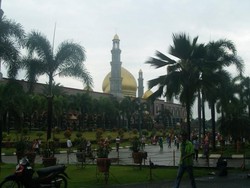 Wisata Religi di Akhir Pekan: Masjid Kubah Emas