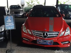 Puluhan Mobil Eropa Nongkrong di TSM Bandung