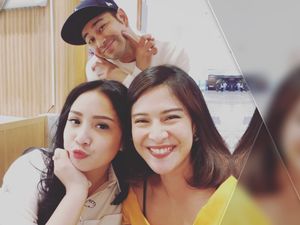 Foto Bareng Dian Sastro, Netizen Salfok dengan Raffi Ahmad
