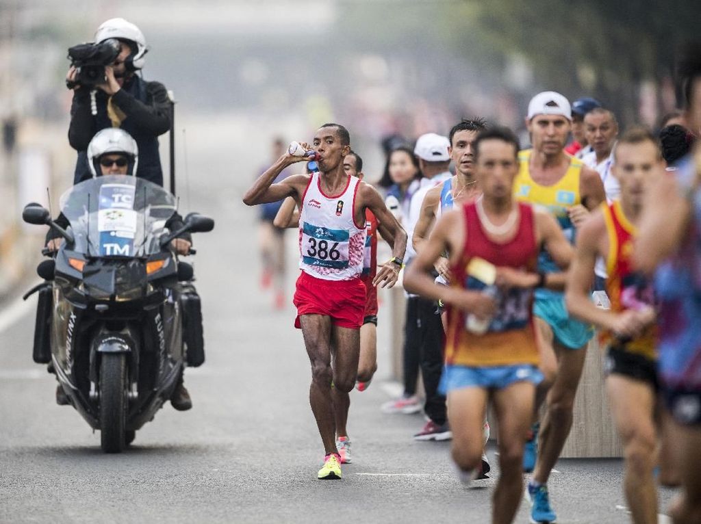 Emas Maraton Jadi Milik Pelari Jepang, Agus Prayogo Tak Finis Emas Maraton Jadi Milik Pelari Jepang, Agus Prayogo Tak Finis