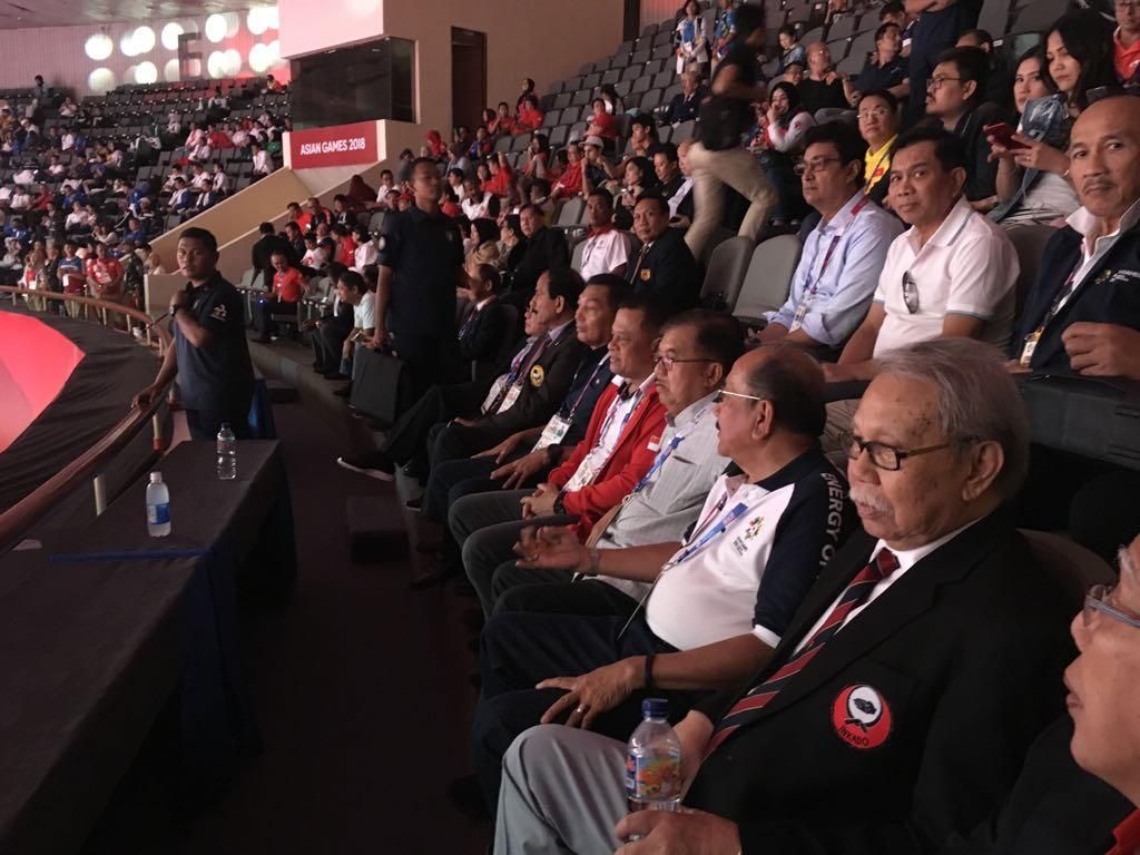 JK Tonton Pertandingan Karate di GBK Bareng Gatot Nurmantyo JK Tonton Pertandingan Karate di GBK Bareng Gatot Nurmantyo