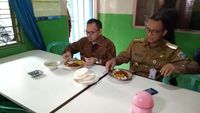 Makan di Warteg Bersama Anies, Ini Gaya Sudirman Said Saat Makan