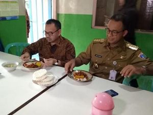 Makan di Warteg Bersama Anies, Ini Gaya Sudirman Said Saat Makan