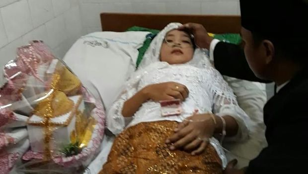 Yudi mengelus kening Ervi yang sekarang sudah jadi istrinya