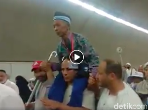 Viral Kisah Haru Jemaah RI Digendong Jemaah Suriah di Tanah Suci