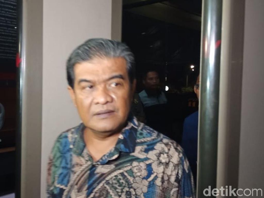 Pengacara Kecewa Tak Bisa Temui Fariz RM Pengacara Kecewa Tak Bisa Temui Fariz RM