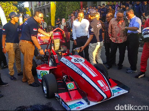Bangga! Mobil Bimasakti UGM Siap Berlaga di Jepang Bangga! Mobil Bimasakti UGM Siap Berlaga di Jepang