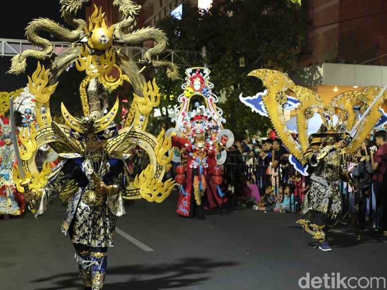 Warna Warni Cahaya Kediri Nite Carnival Pukau Warga