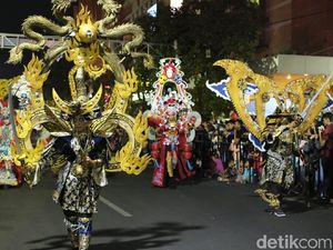 Warna Warni Cahaya Kediri Nite Carnival Pukau Warga Warna Warni Cahaya Kediri Nite Carnival Pukau Warga