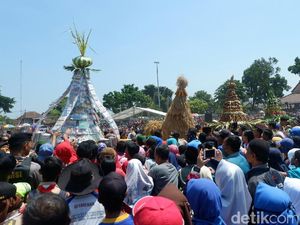 Seru! Warga Banjarnegara Ramai-ramai Serbu Gunungan Buku