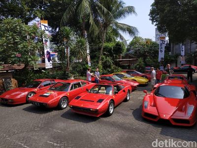 Ferrari Klasik Buat Sesak Kemang Jakarta
