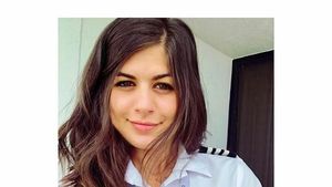 Terpikat Pesona Dilan, Pilot Cantik yang Buat Pria Ingin Ikut Terbang